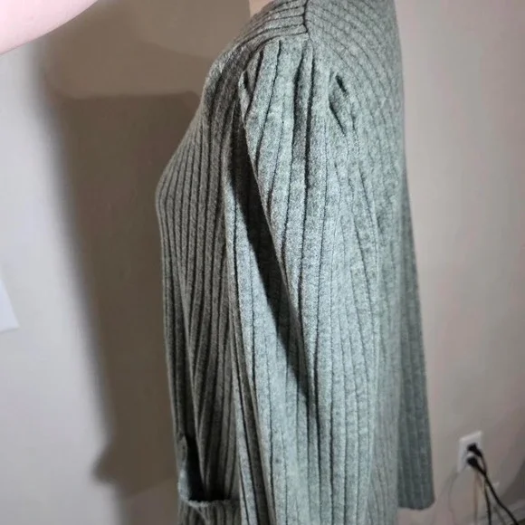 Green Ribbed Sweater - Picture 3 of 7